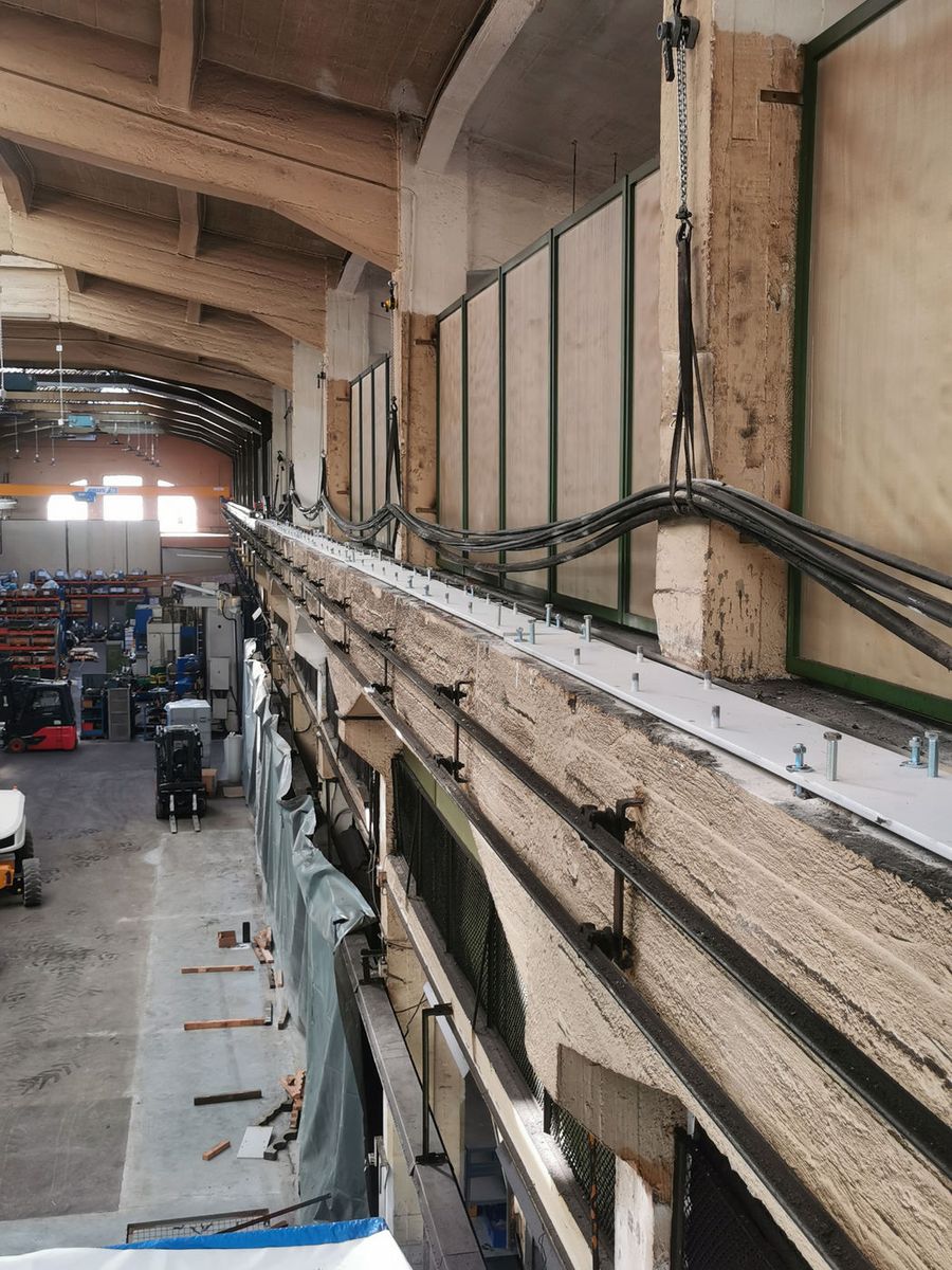 Kranbahn in einer Produktionshalle – DSM Rostock